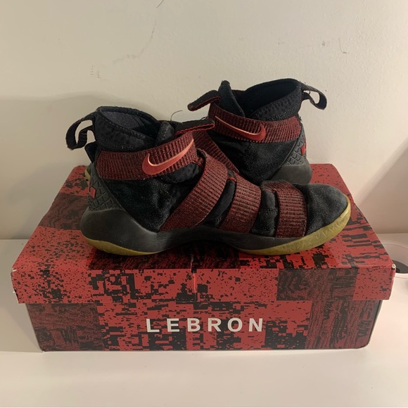 Lebron Soldier XI Red Stardust Men 9 - Picture 6 of 9